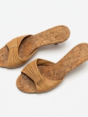 CHANEL Vintage Tan Leather & Cork Kitten Heel Mules Slide Sandals Sz 38